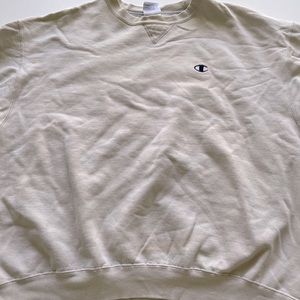 Champions pullover great condition. Great for women who like to oversize.